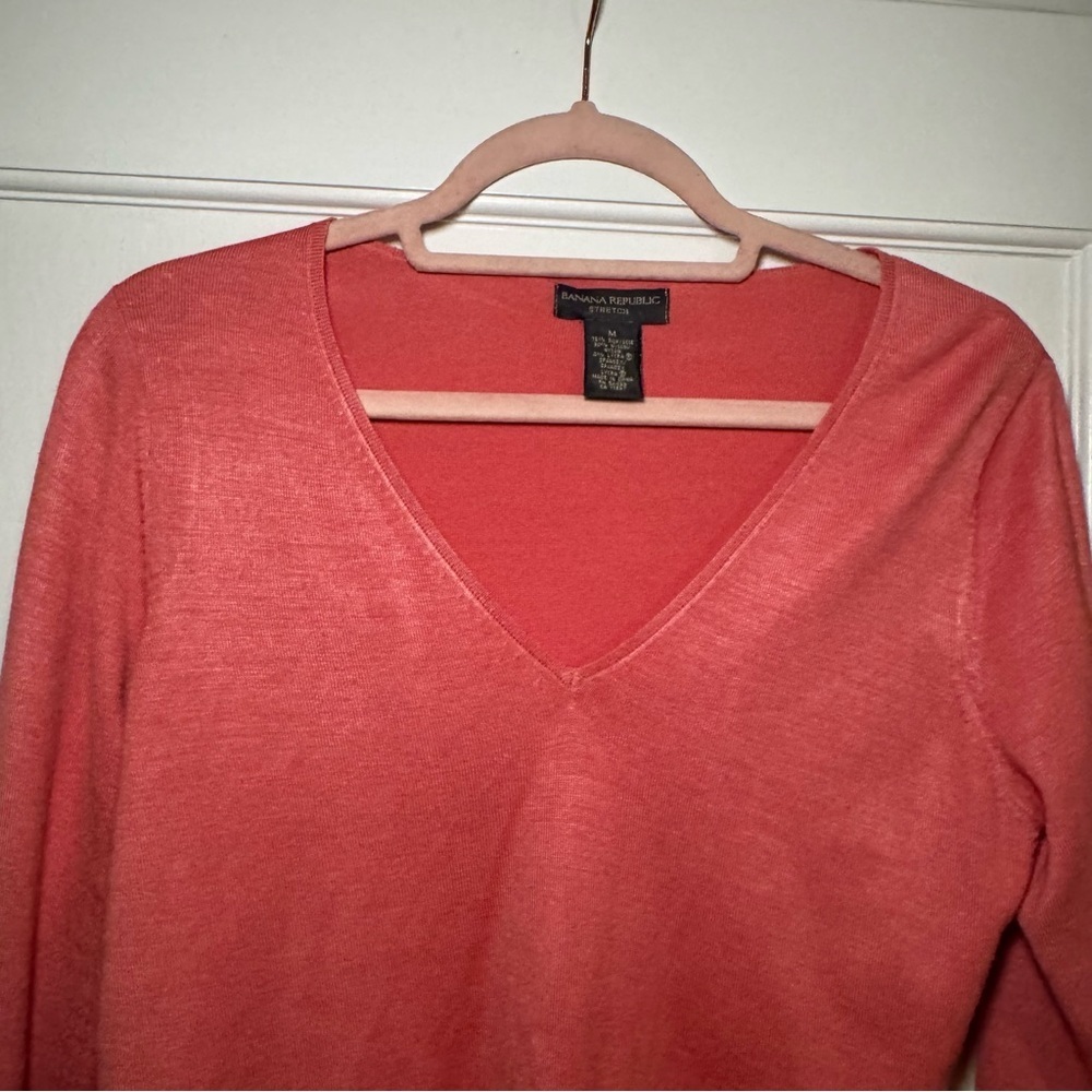 Banana Republic Sweater Womens Size M Pink Silk Blend V-neck Preppy Casual - Picture 5 of 15